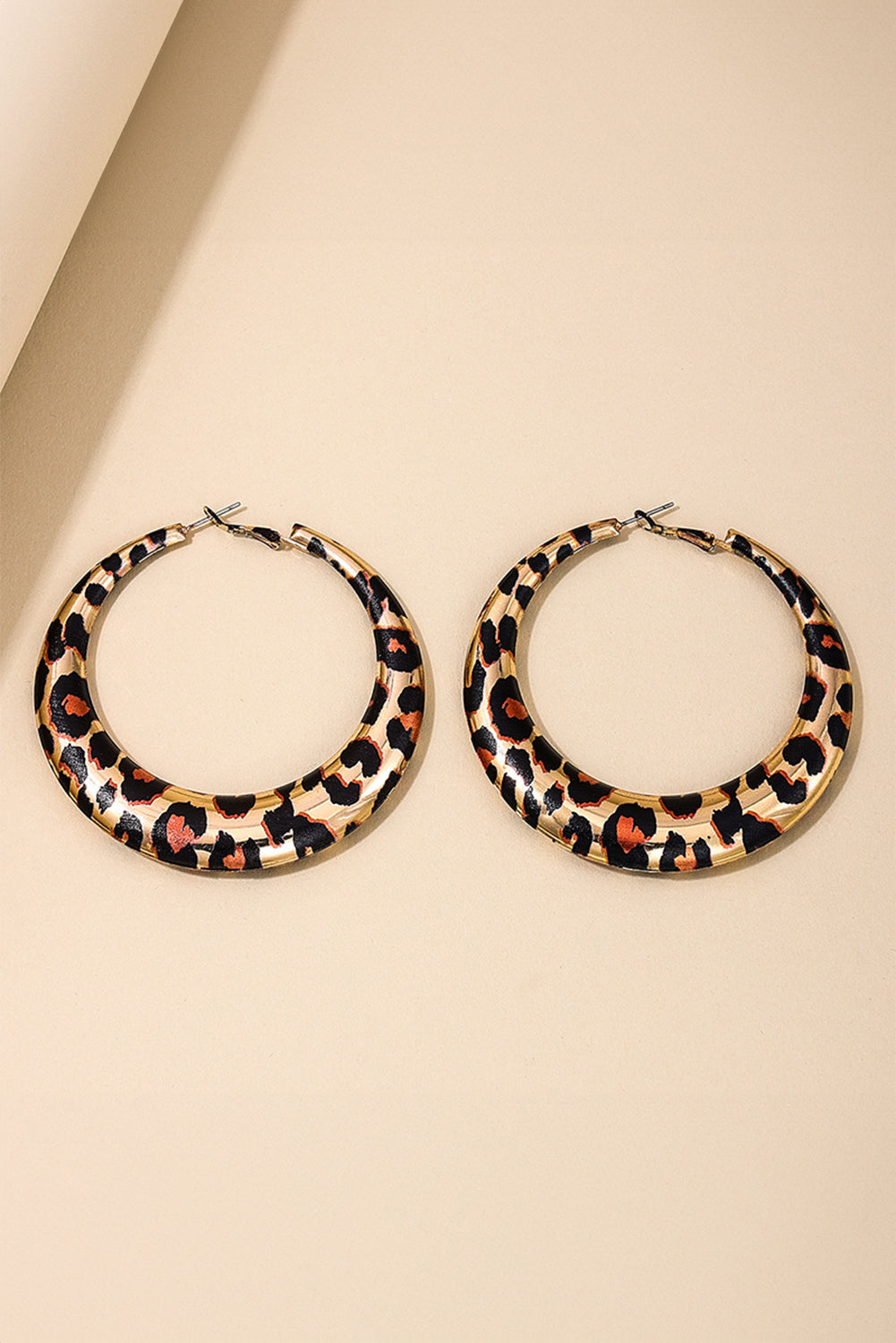 Boucles d'oreilles créoles à motif léopard audacieux