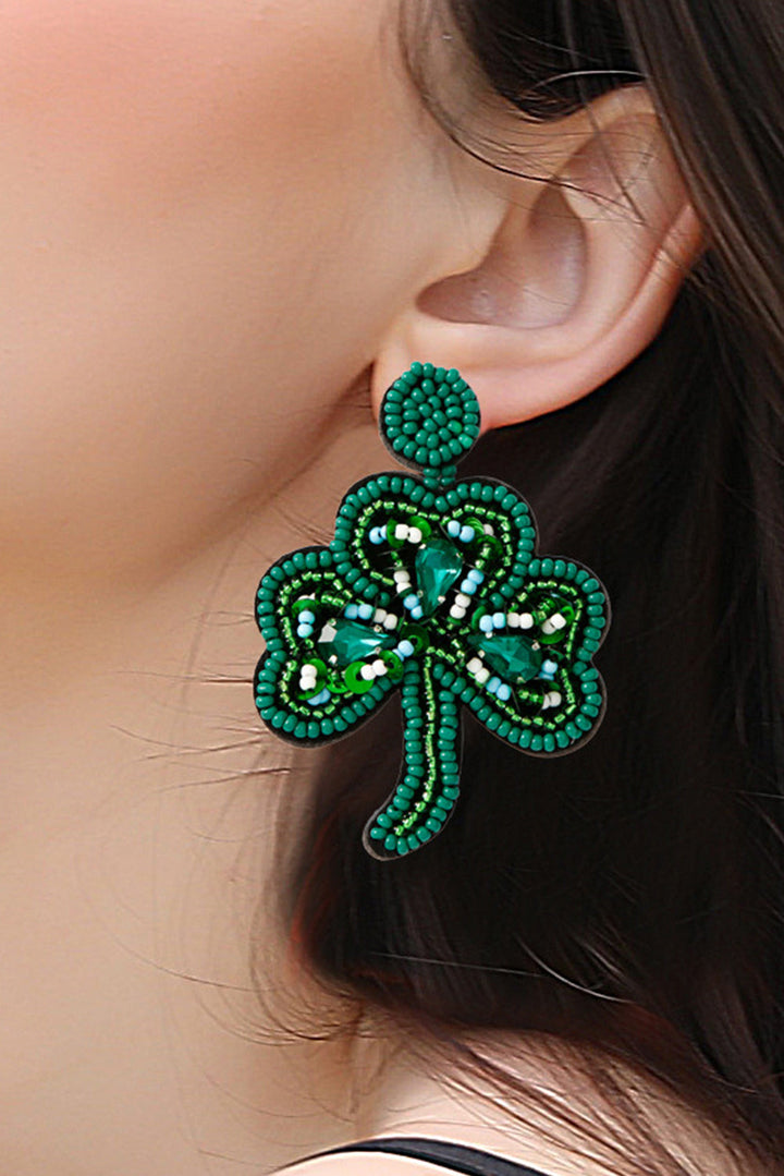 Boucles d'oreilles à tige en perles de riz et trèfle de la Saint-Patrick