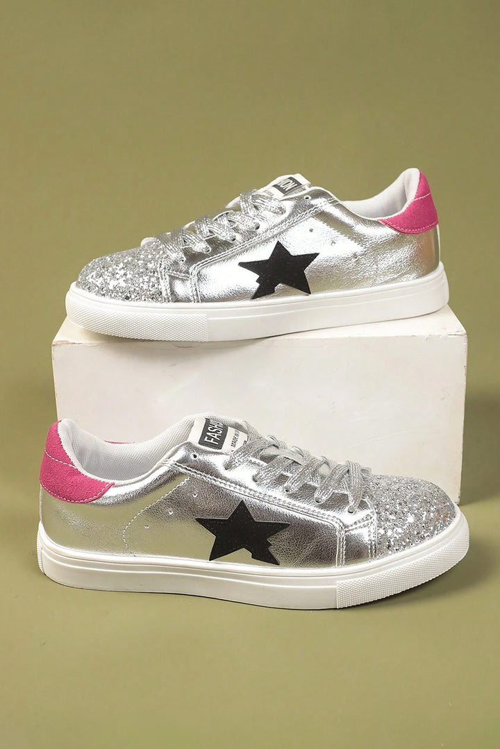 Flache Slipper mit metallischem Glanz und Sternmuster 