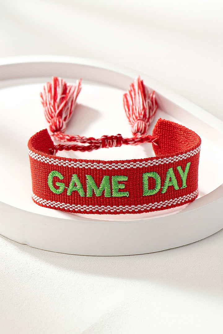 GAME DAY – Besticktes Armband mit gewebter Quaste