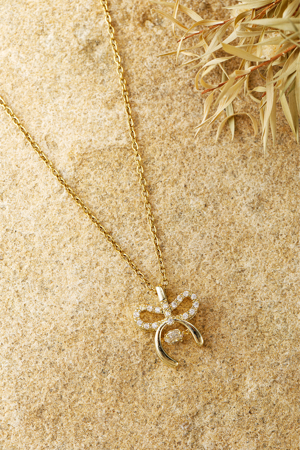 Collier en alliage plaqué avec pendentif nœud papillon en strass