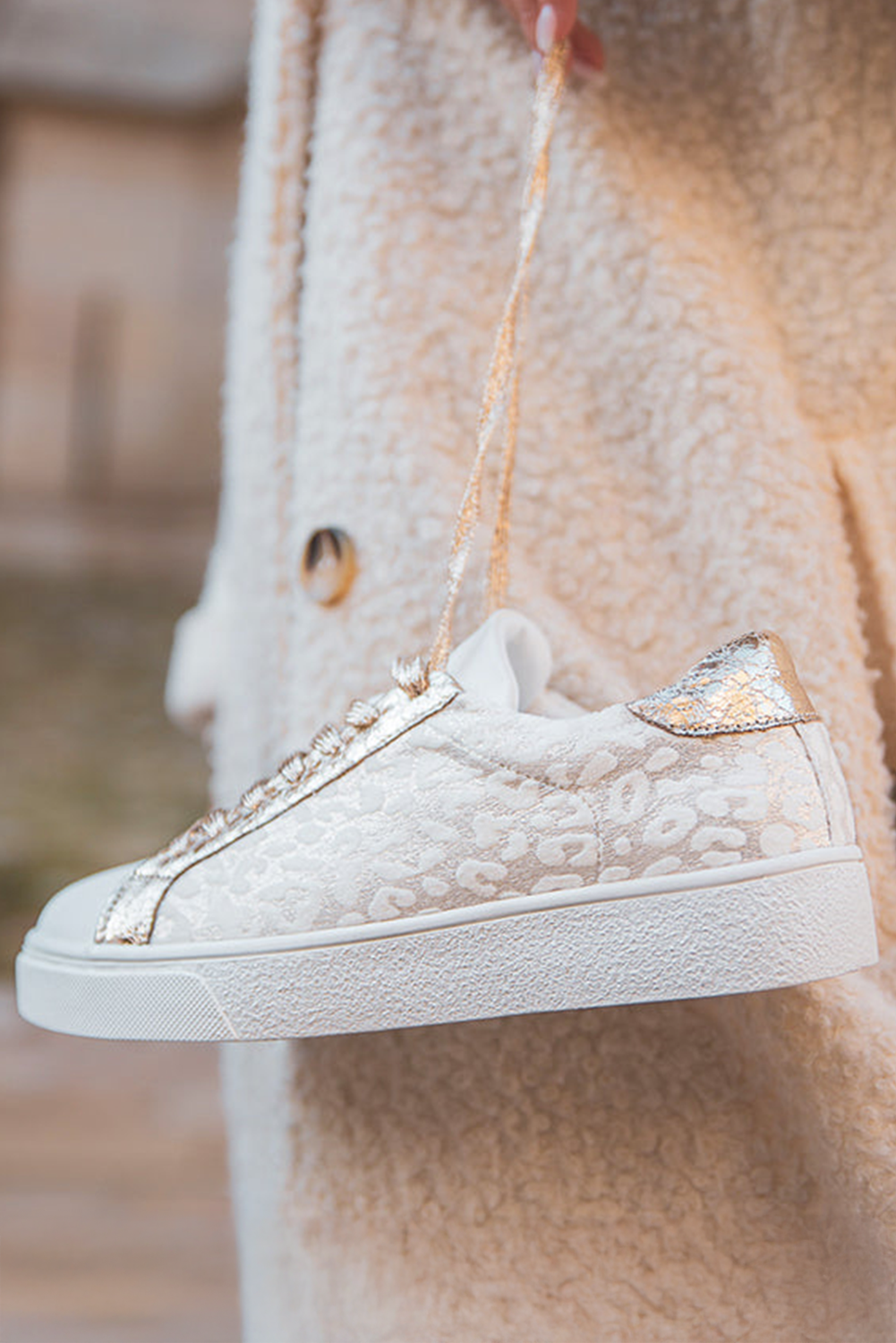 Schnürschuhe aus PU-Leder mit Leopardenmuster und Glitzerpatches