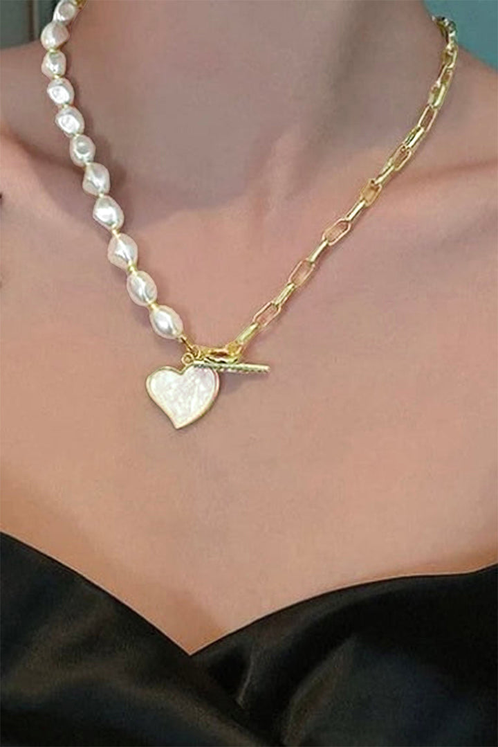 Collier avec pendentif en forme de cœur et chaîne de perles décorée de strass