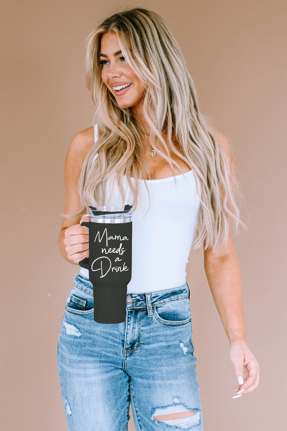Tasse portable en acier inoxydable « Mama Needs A Drink » de 1 134 ml