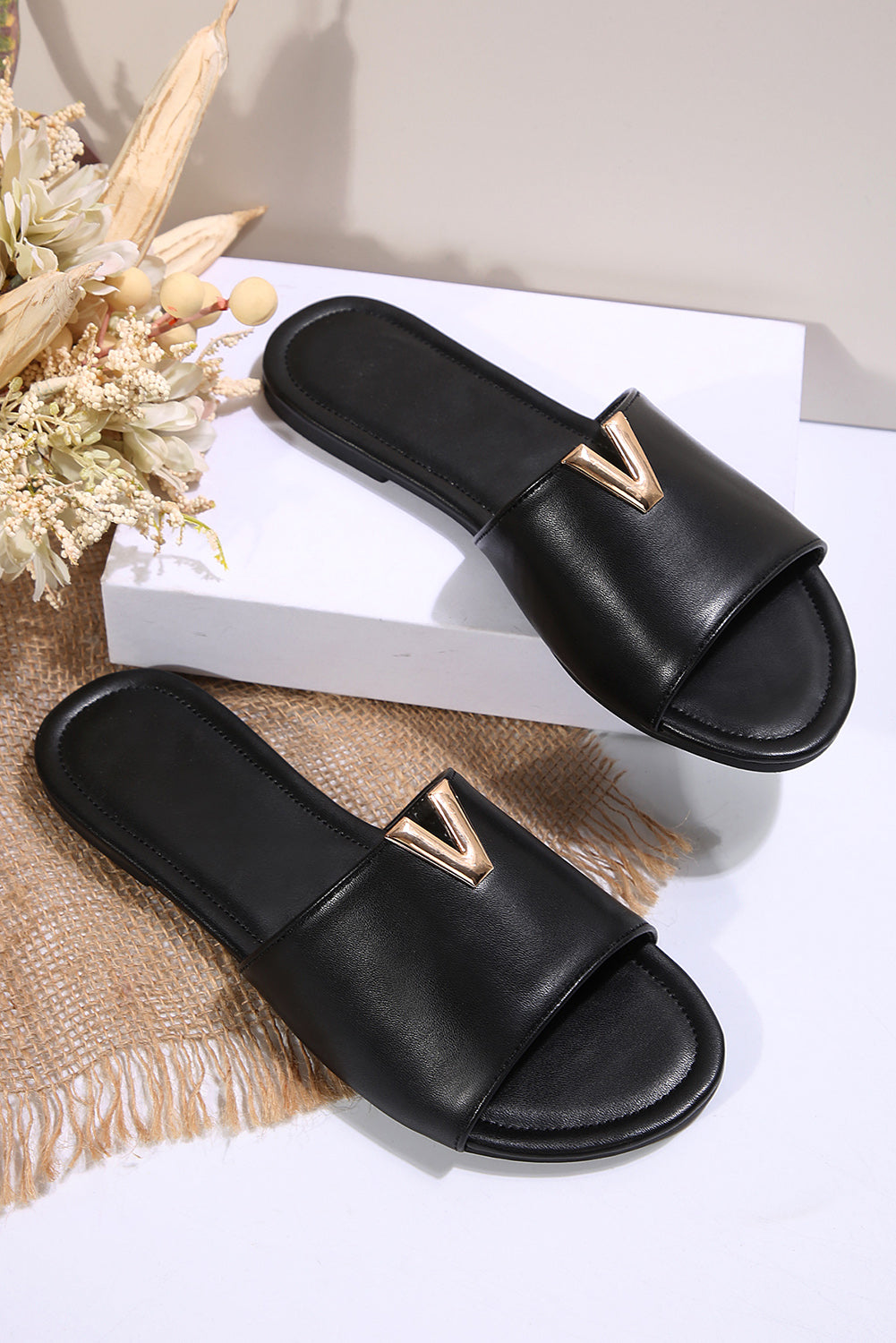 V Shape Metal Decor PU Leather Flat Slippers