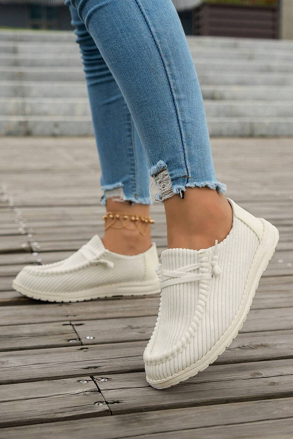 Einfarbige, gerippte Criss-Cross-Schlupfschuhe