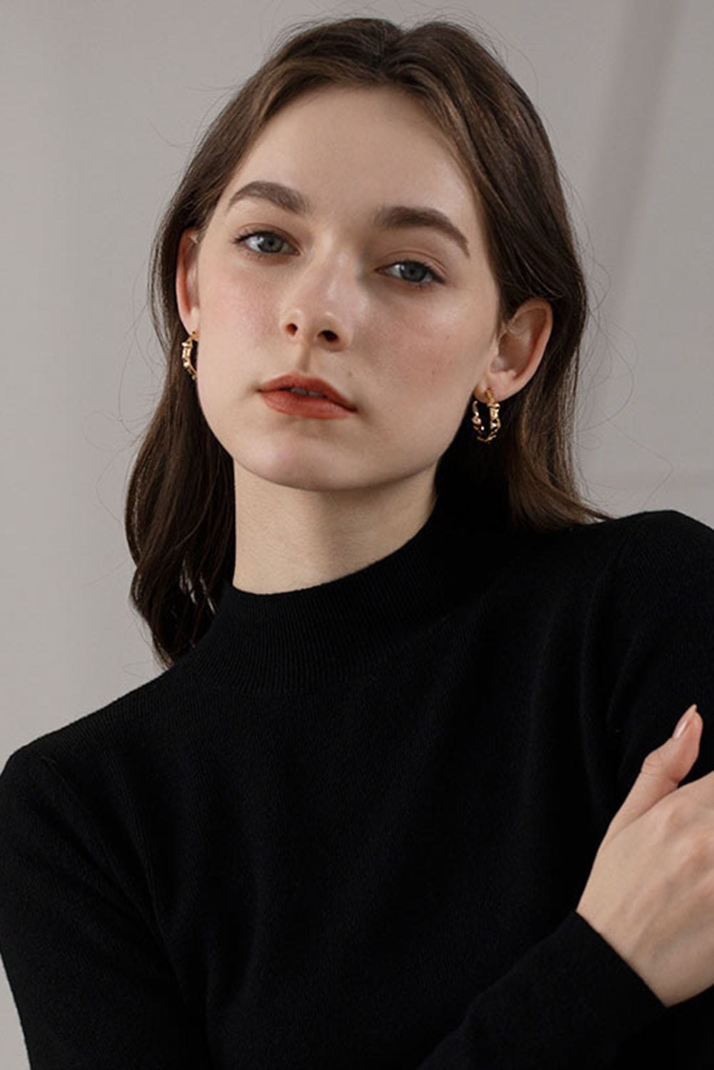 Boucles d'oreilles créoles en alliage plaqué froissé