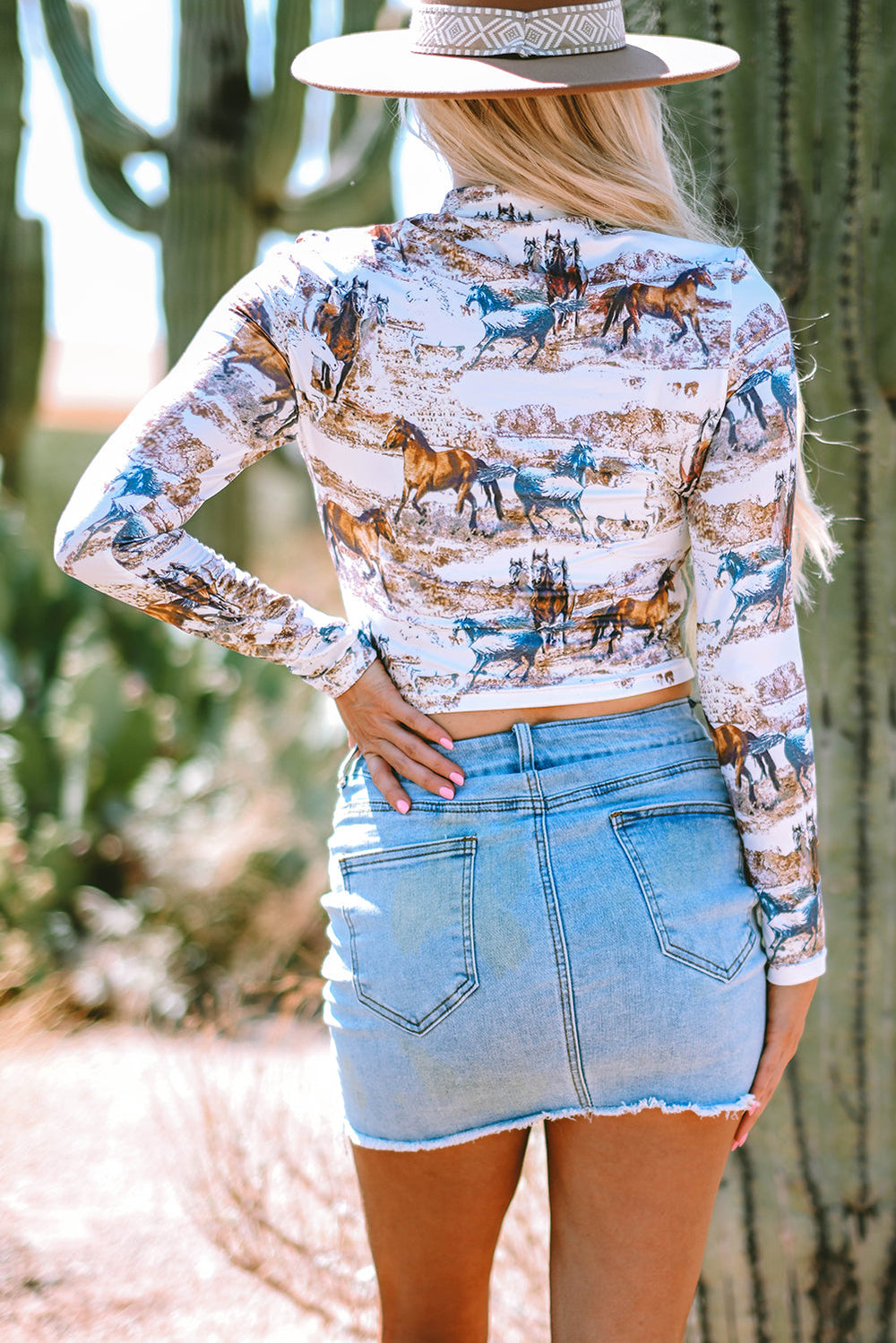 Western Wild Horses Print Hollow-out High Neck Top