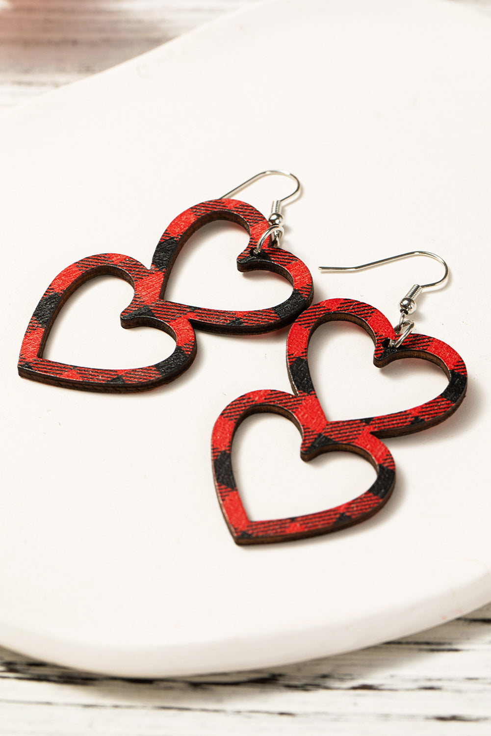 Boucles d'oreilles en bois à double cœur à carreaux pour la Saint-Valentin