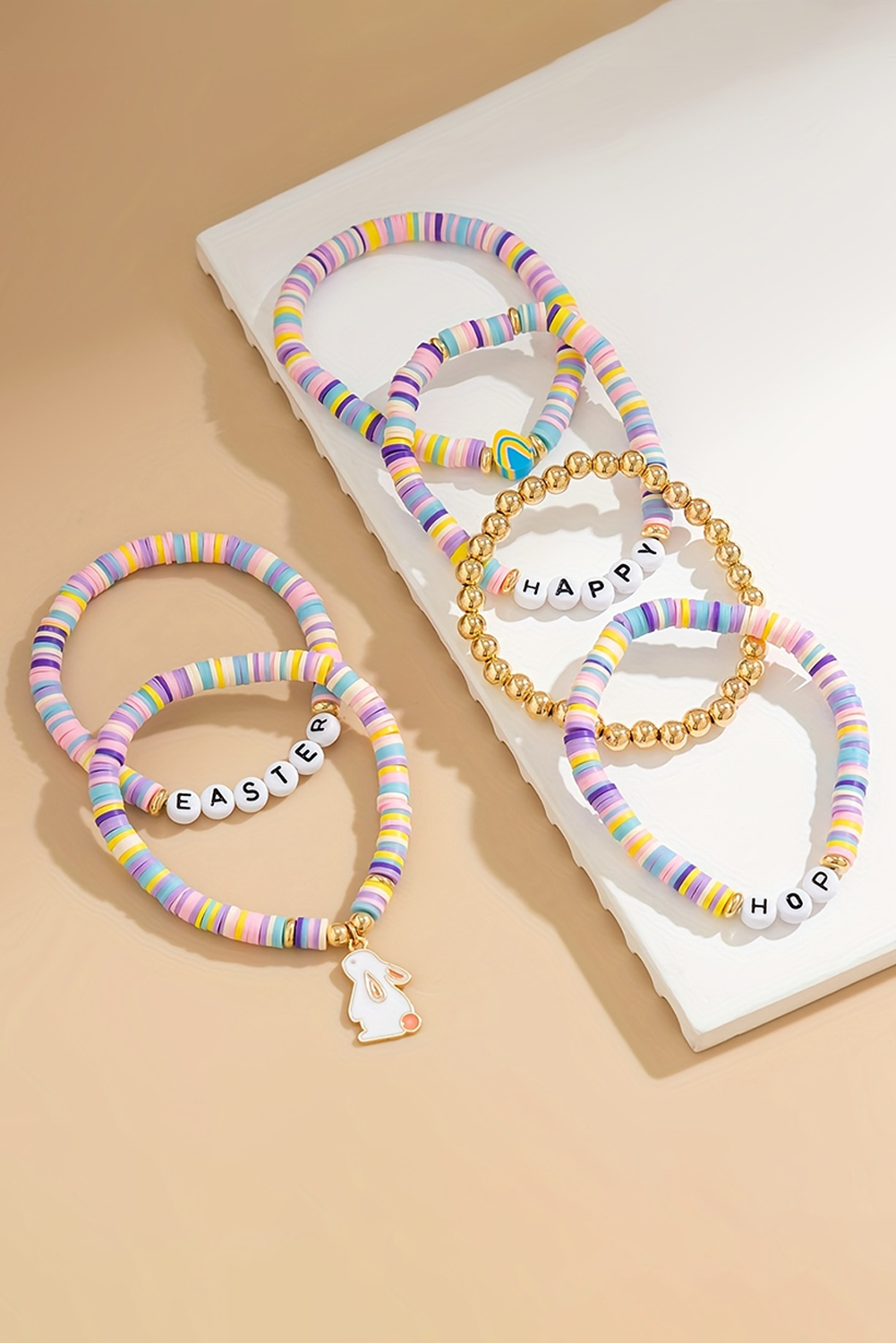 Bracelet élastique multicouche perlé avec lettres « Joyeuses Pâques »