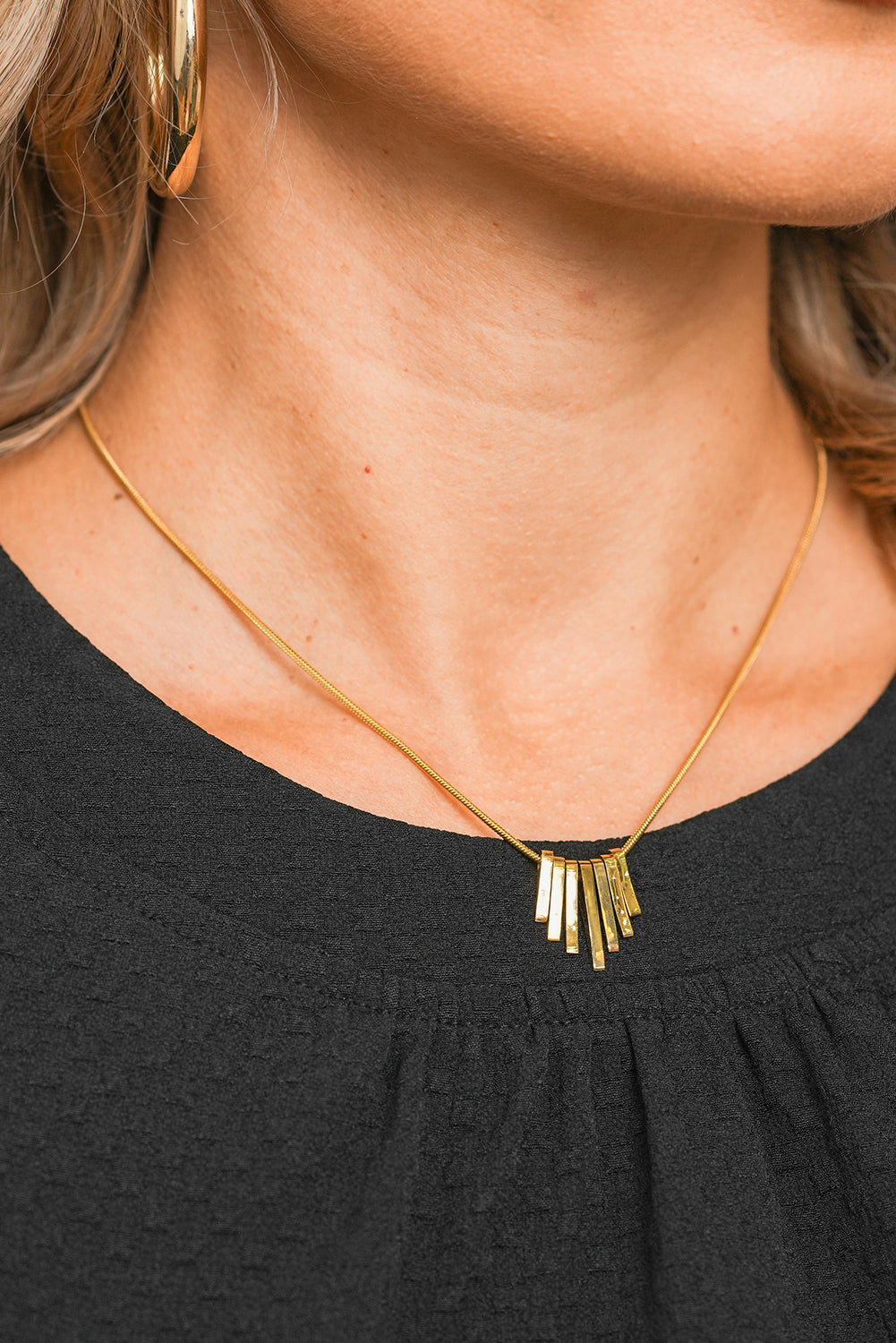 Collier avec pendentif en forme de barre asymétrique en alliage plaqué