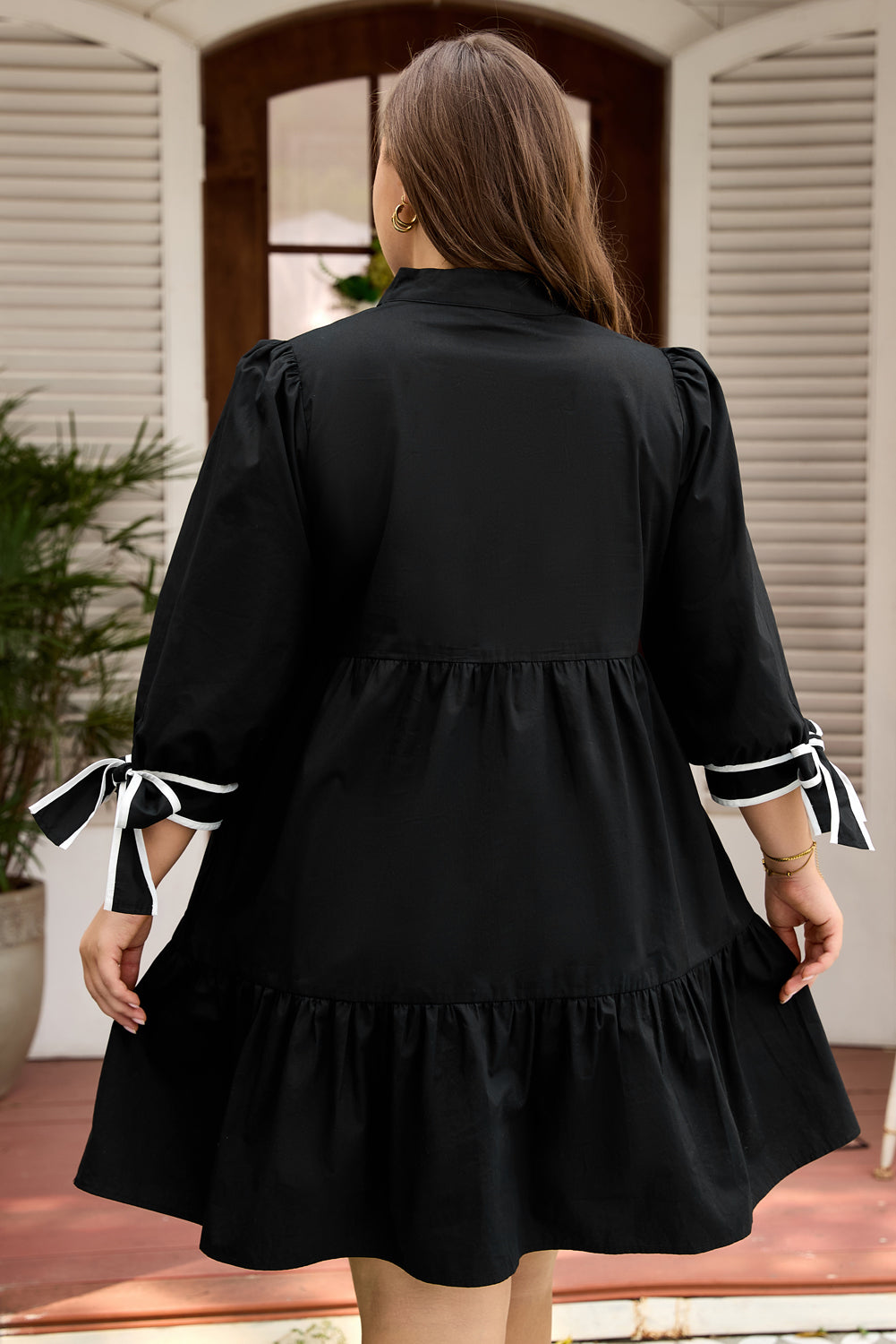 Black Contrast Trim Knot Cuffs Plus Size V Neck Mini Dress