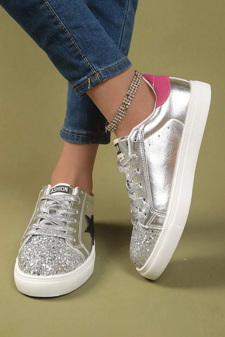 Flache Slipper mit metallischem Glanz und Sternmuster 