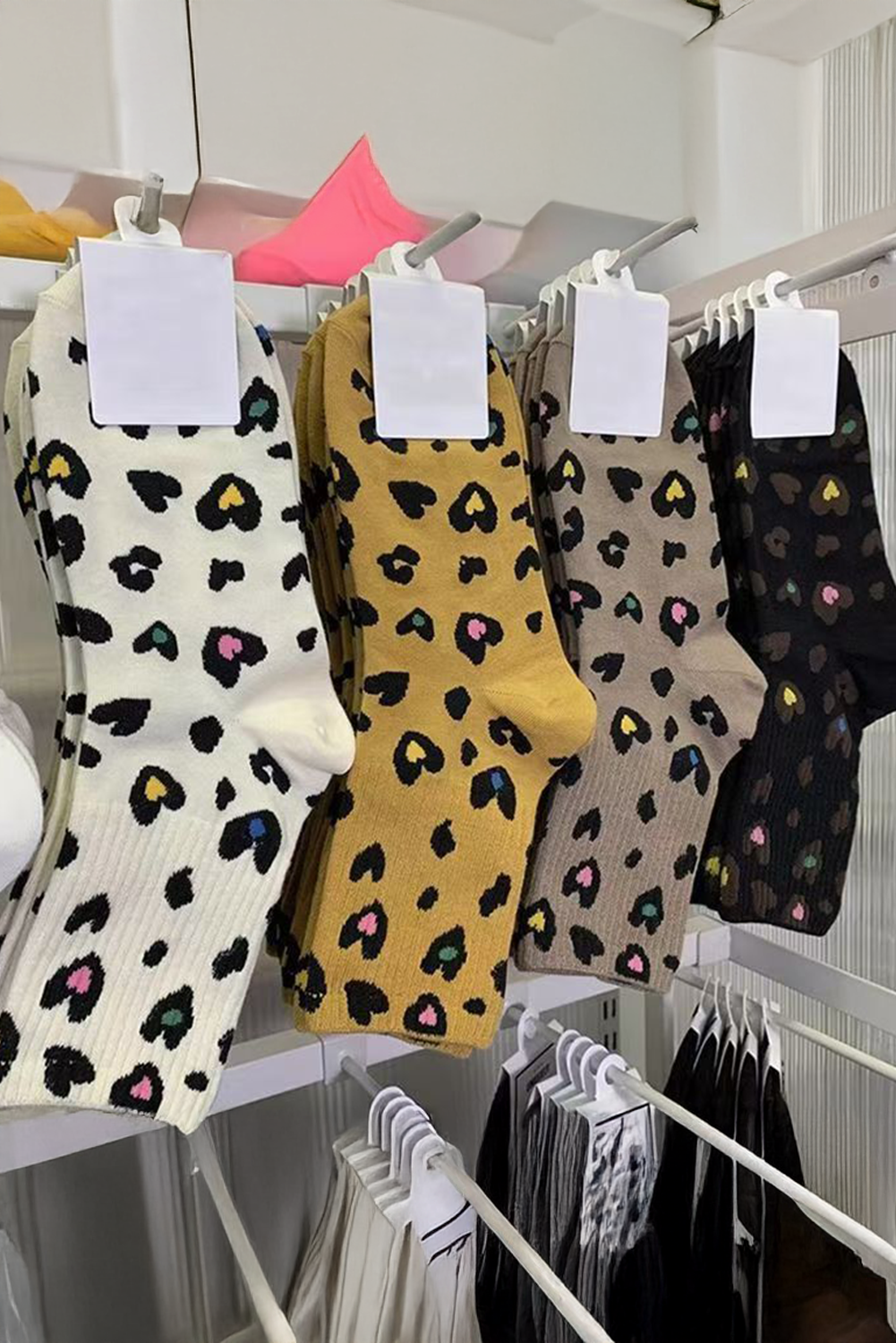 Chaussettes souples à bords côtelés et imprimé léopard
