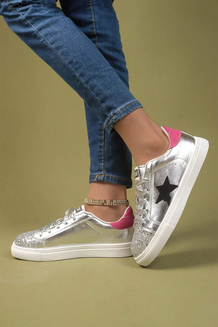 Flache Slipper mit metallischem Glanz und Sternmuster 