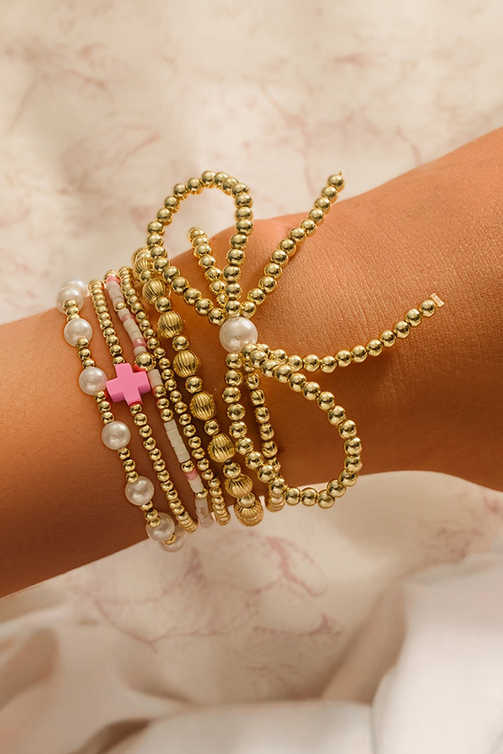 Bracelet multicouche plaqué orné de perles et de nœuds papillon