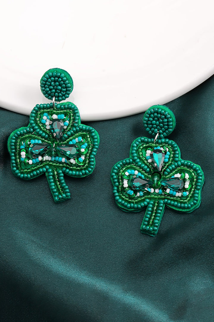 Boucles d'oreilles à tige en perles de riz et trèfle de la Saint-Patrick