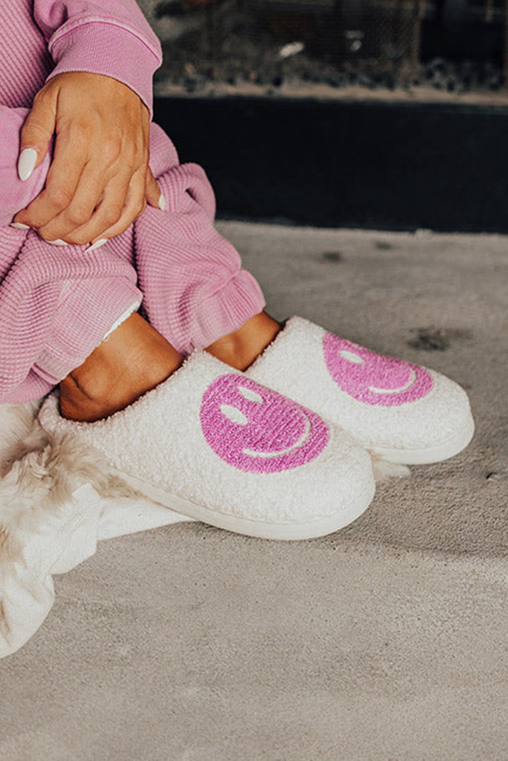 Chaussons antidérapants en peluche à imprimé visage souriant