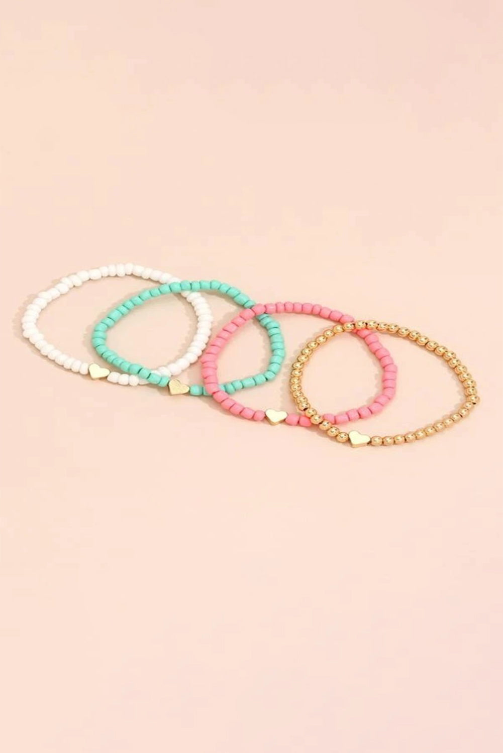 Mehrlagiges Armbandset mit Herzperlen