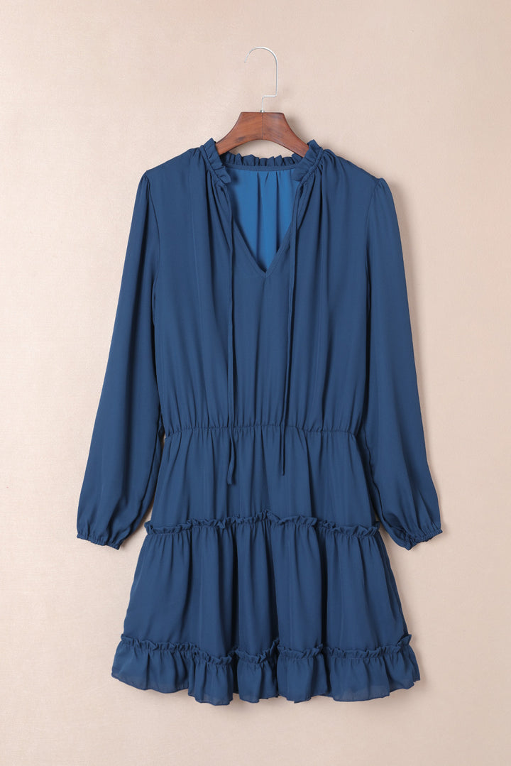 Robe courte à volants et manches longues à col en V foncé