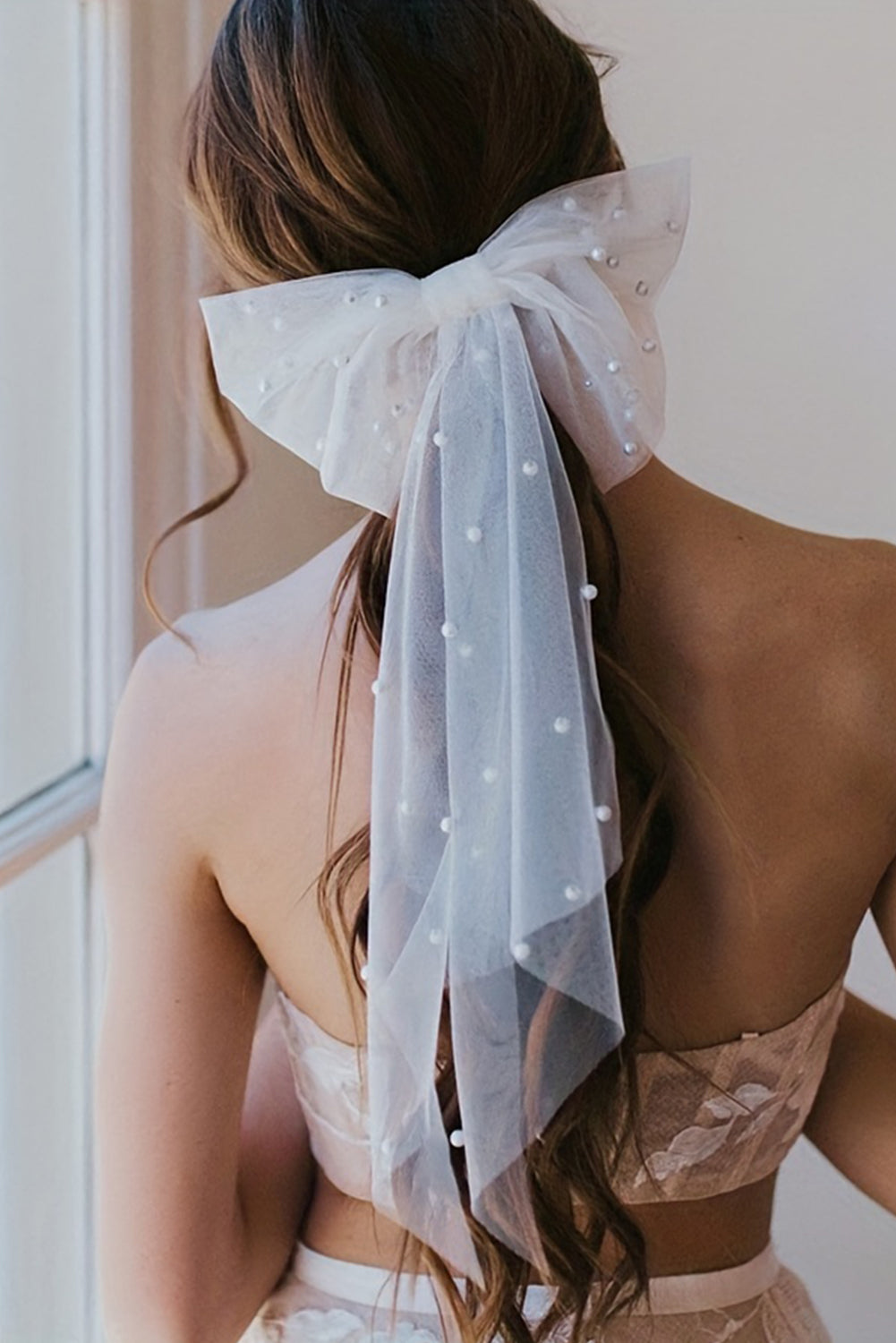 Voile de mariée, nœud papillon, pince à cheveux en perles