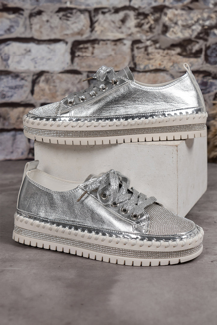 Flache Schnürschuhe mit Strass und Metallic-Schimmer