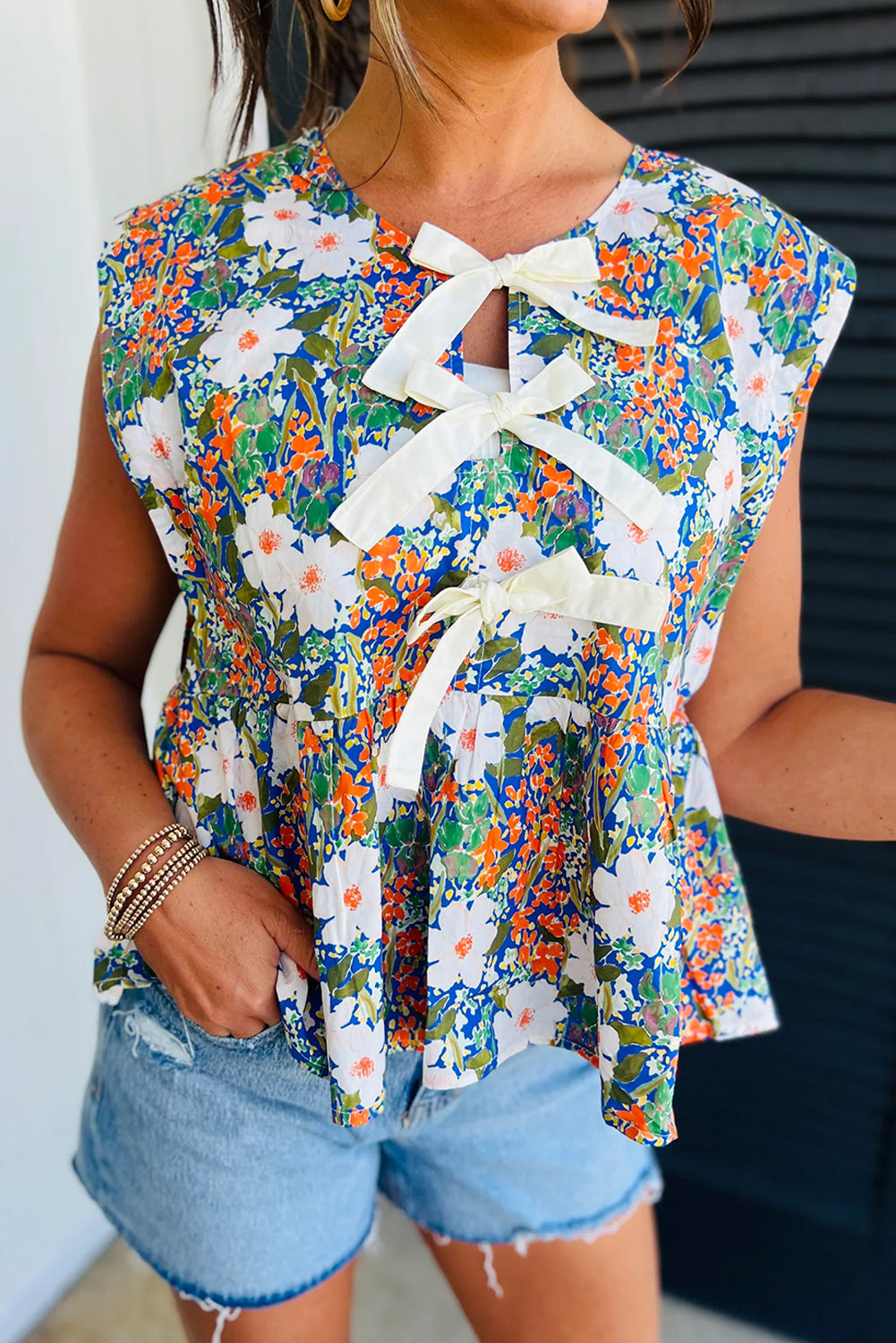 Floral Print Bow Applique Slit Sleeveless Peplum Blouse
