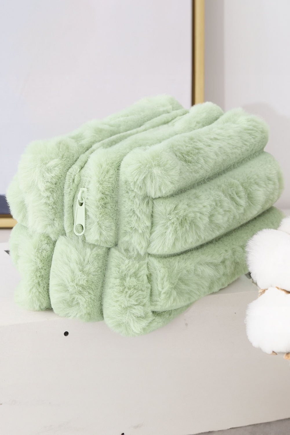 Trousse de maquillage carrée en peluche solide avec fermeture éclair