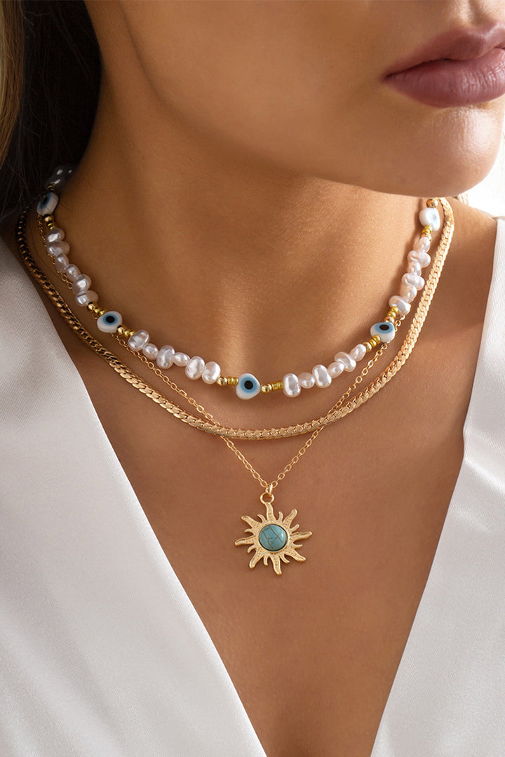 Collier pendentif multicouche en perles turquoises et perles de soleil
