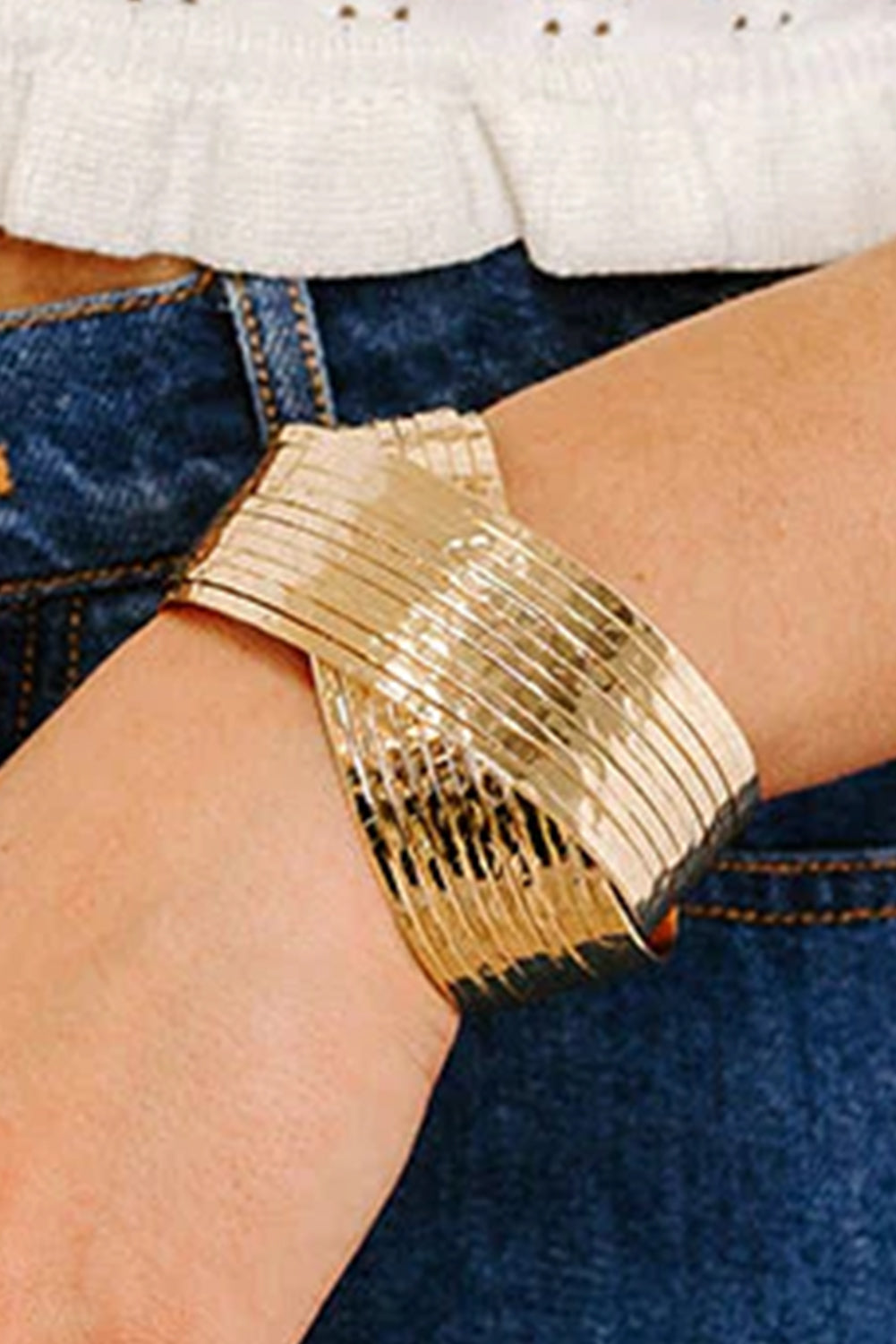 Strukturiertes Crossover-Armband aus Metall