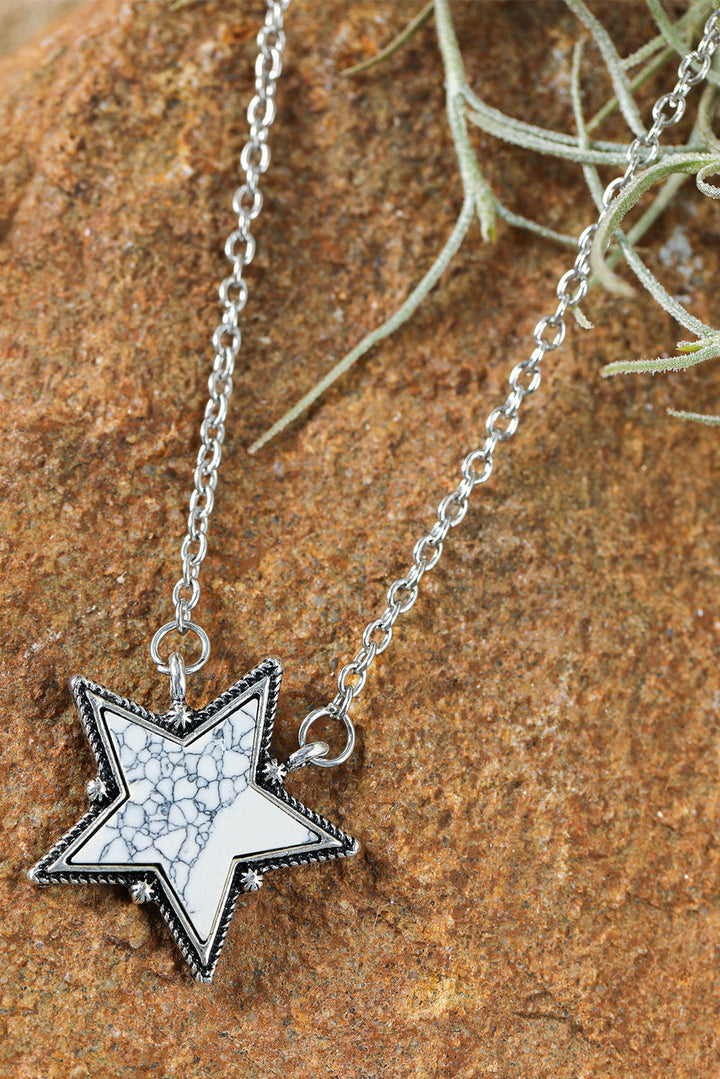Collier chaîne avec pendentif en forme d'étoile