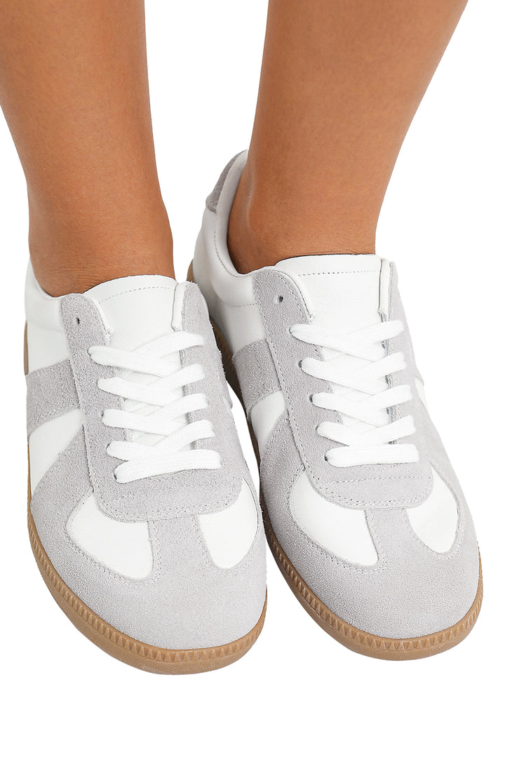 Flache Schnürschuhe aus PU-Leder und Wildleder mit Patches
