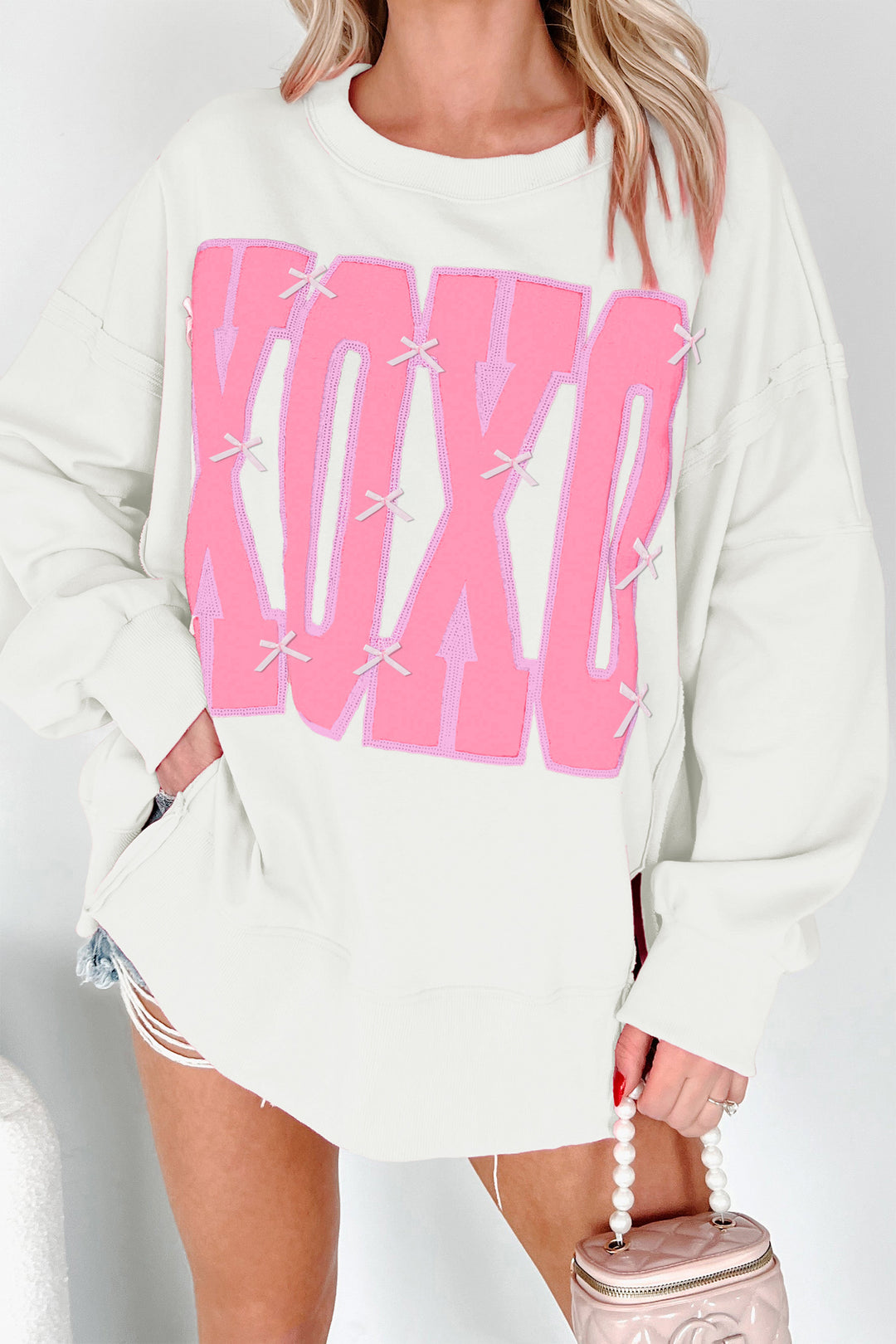 White Bow Sequin XOXO Letter Graphic Exposed Seam Baggy Sweatshirt