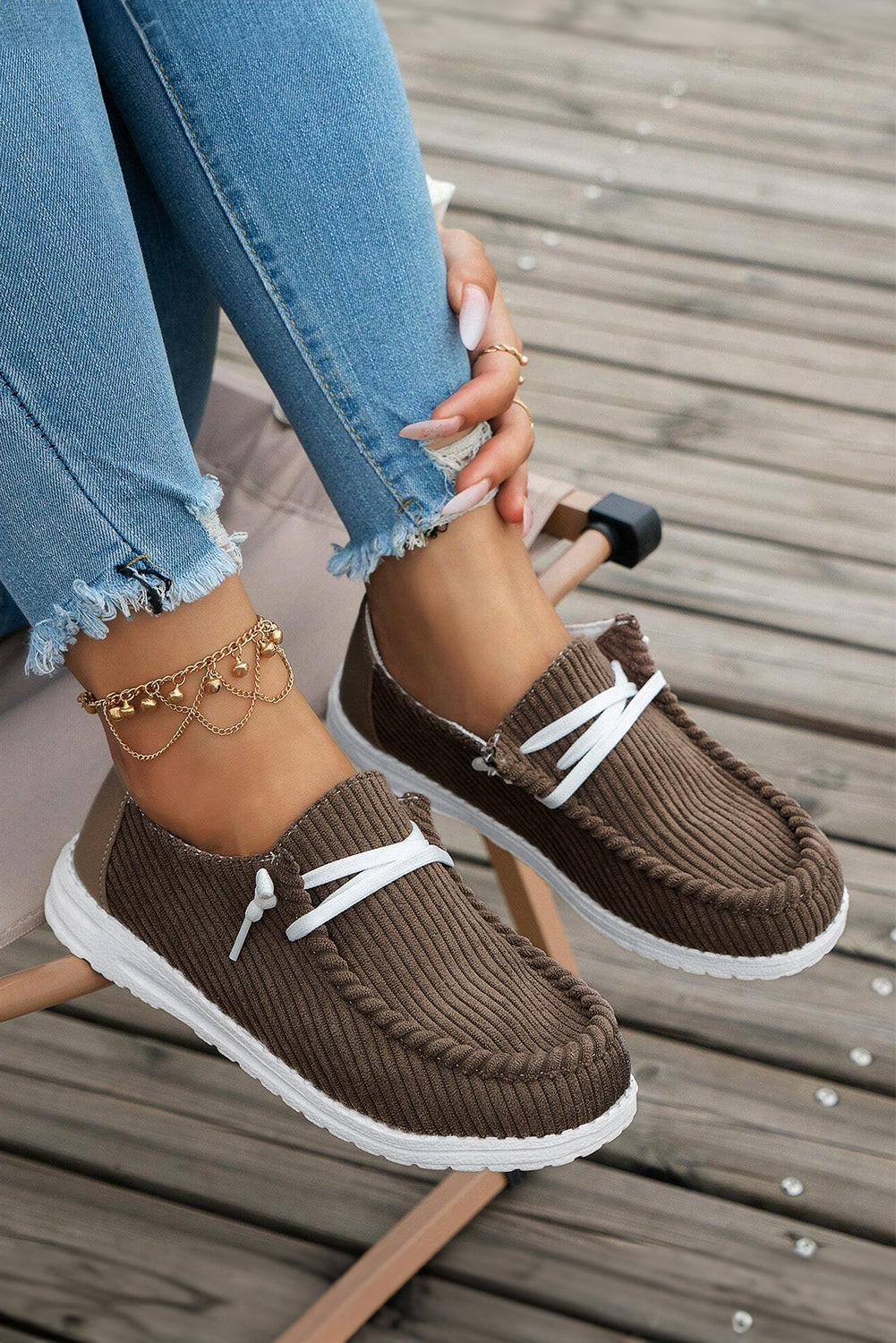 Einfarbige, gerippte Criss-Cross-Schlupfschuhe