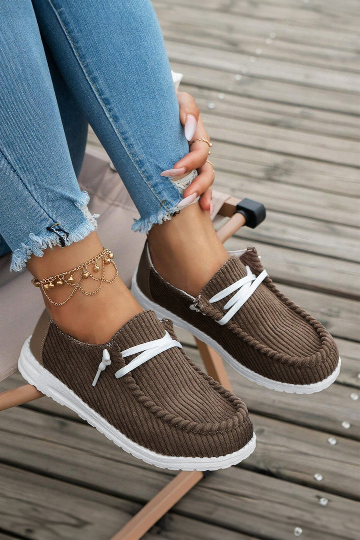 Einfarbige, gerippte Criss-Cross-Schlupfschuhe