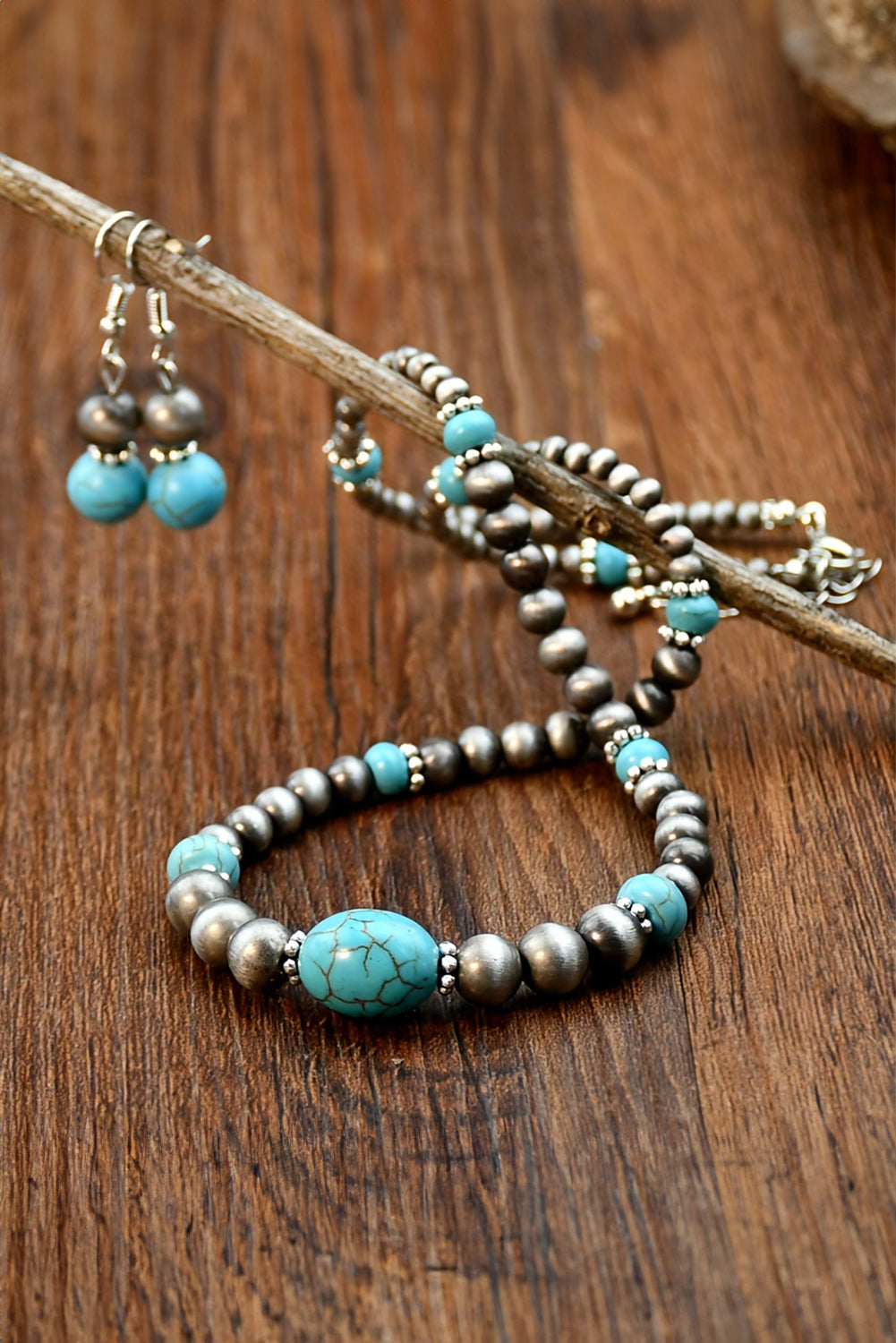 Ensemble collier et boucles d'oreilles en perles turquoise occidentales