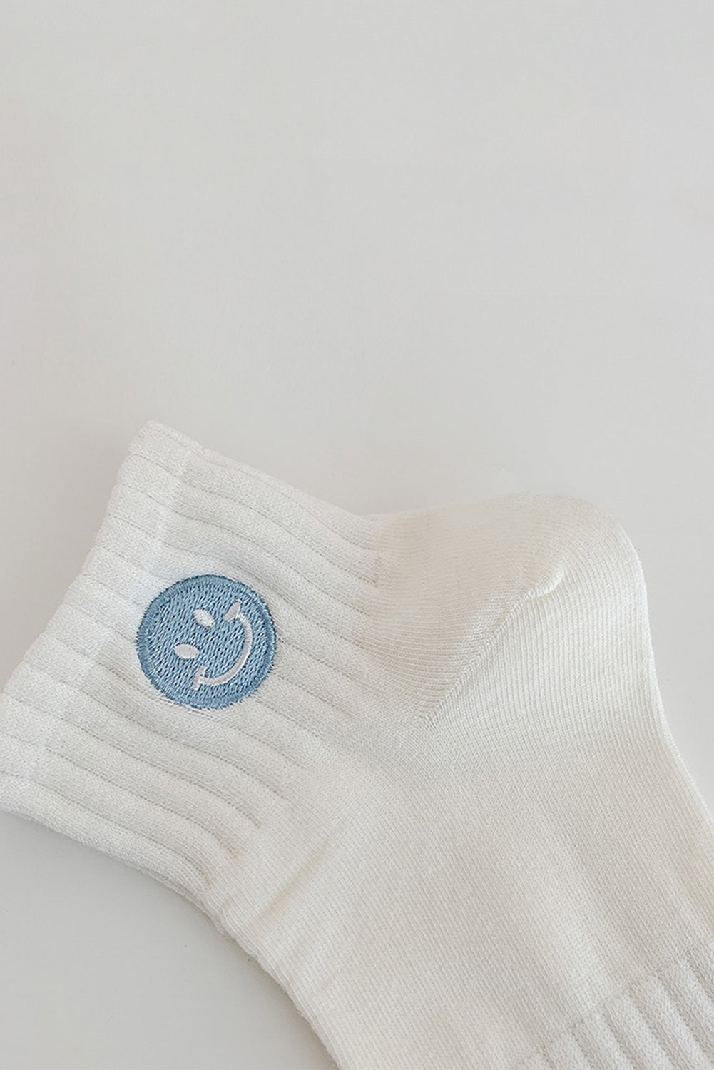 Süße Baumwollsocken mit Smiley-Stickerei
