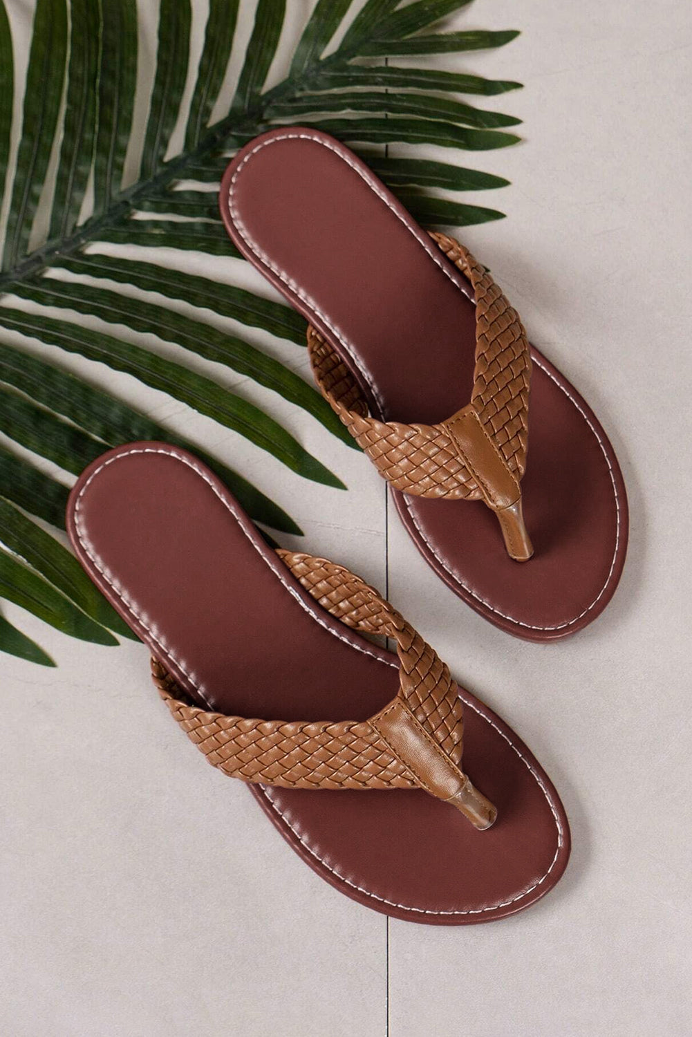 Flip-Flop aus PU-Leder mit geflochtenem Riemen