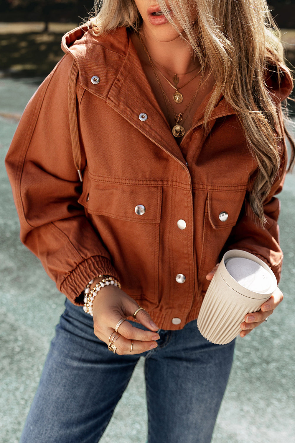Jeansjacke mit Kapuze und elastischem Saum