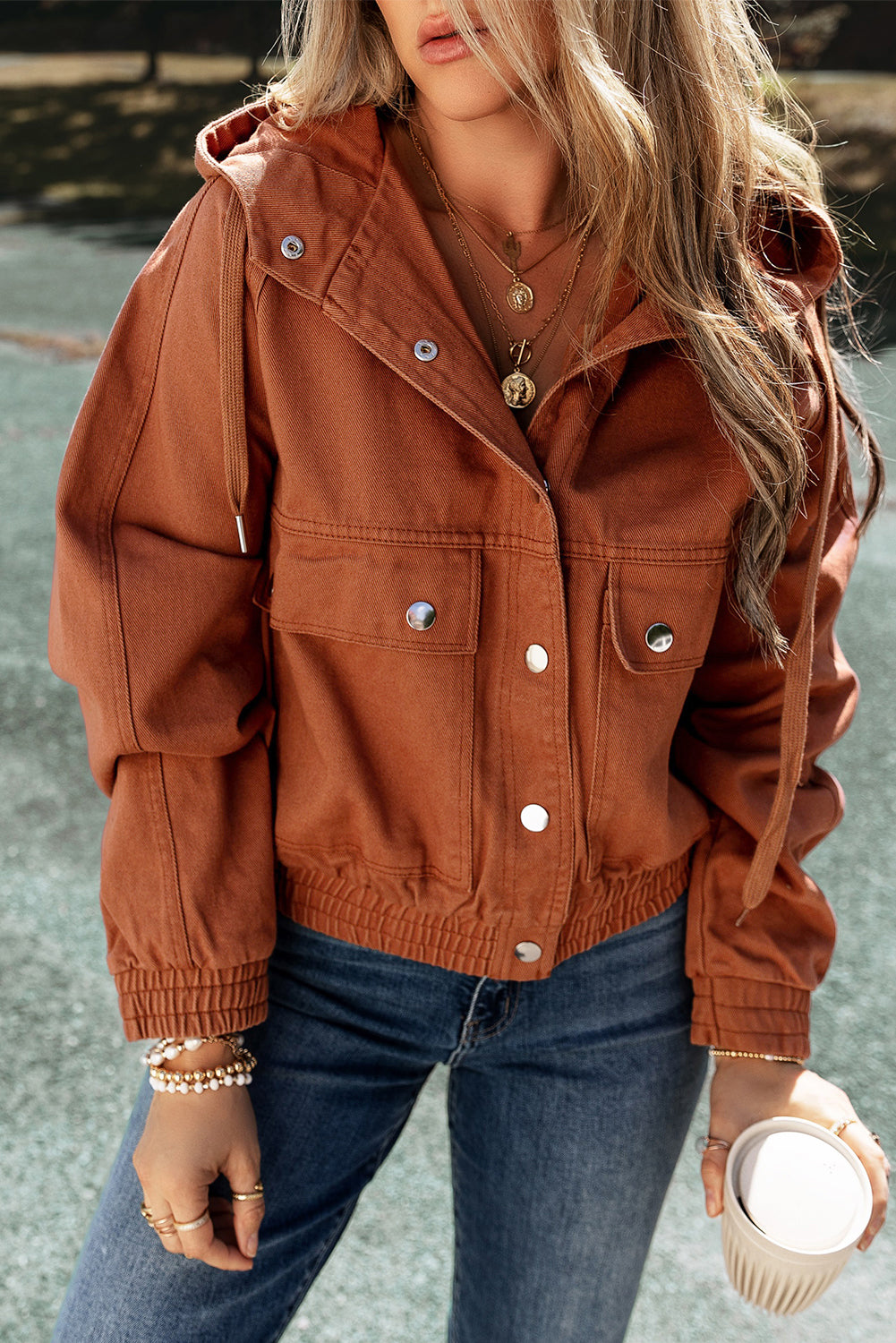 Jeansjacke mit Kapuze und elastischem Saum