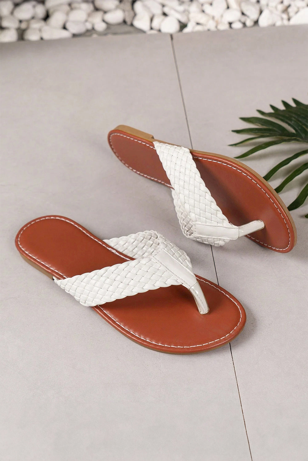 Flip-Flop aus PU-Leder mit geflochtenem Riemen