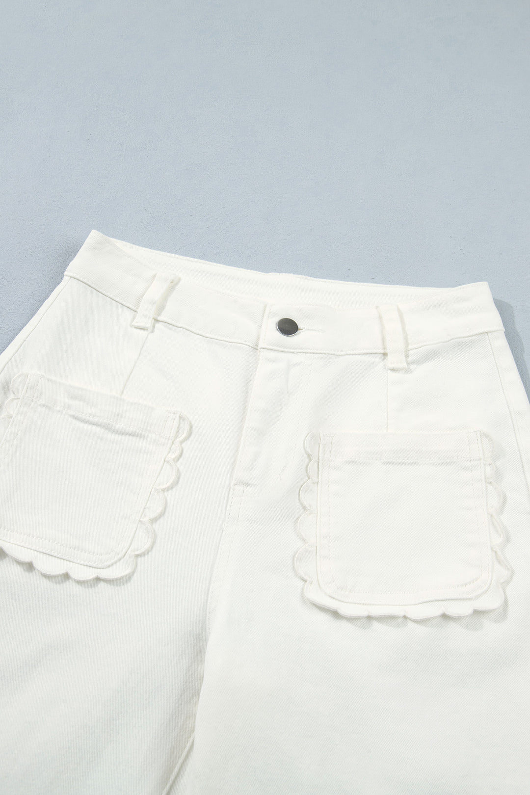 White Solid Color Scalloped Patch Pocket Shift Jeans