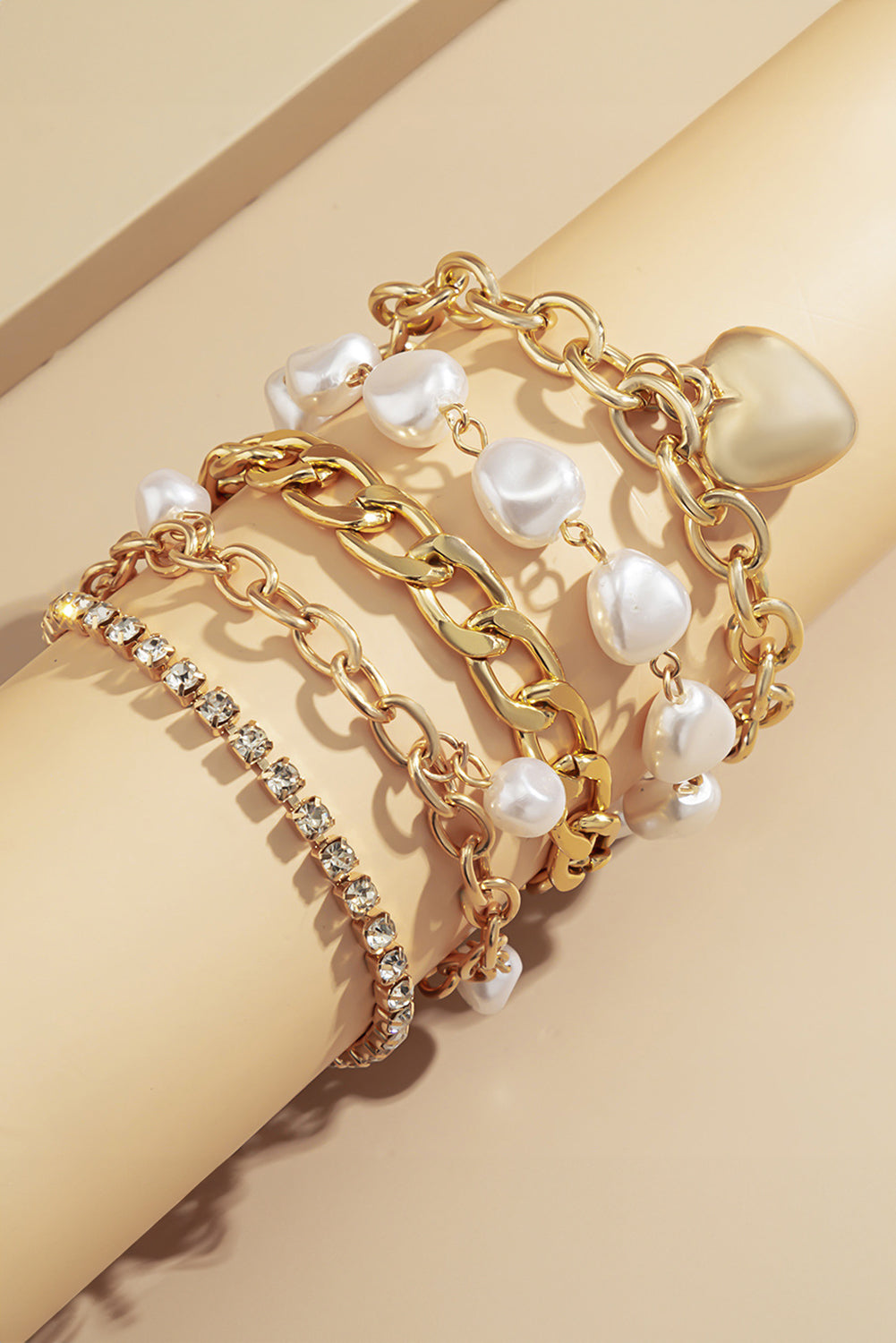 Armband-Set mit Herzanhänger und Perlen und Strass