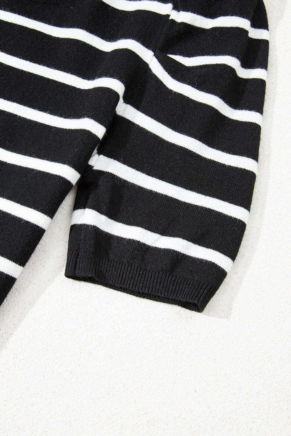 Ribbed Trim Round Neck Bubble Sleeve Knitted Top