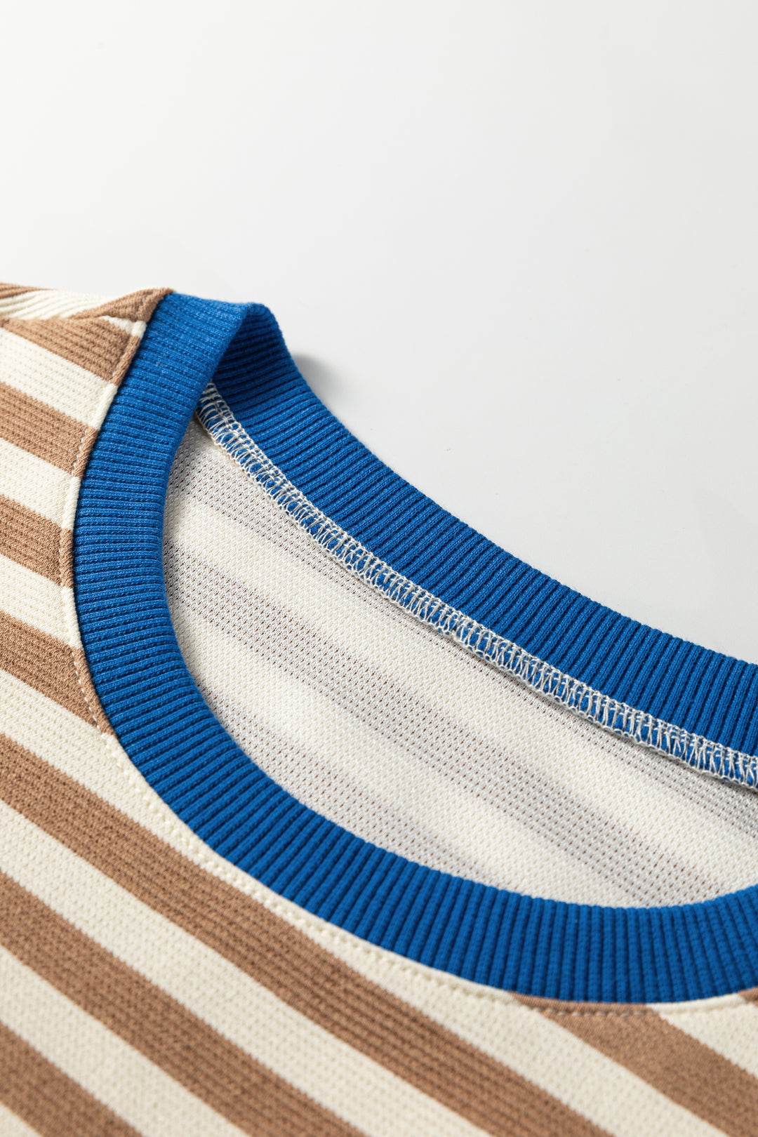 Short Puff Sleeve Contrast Trim Round Neck Tee
