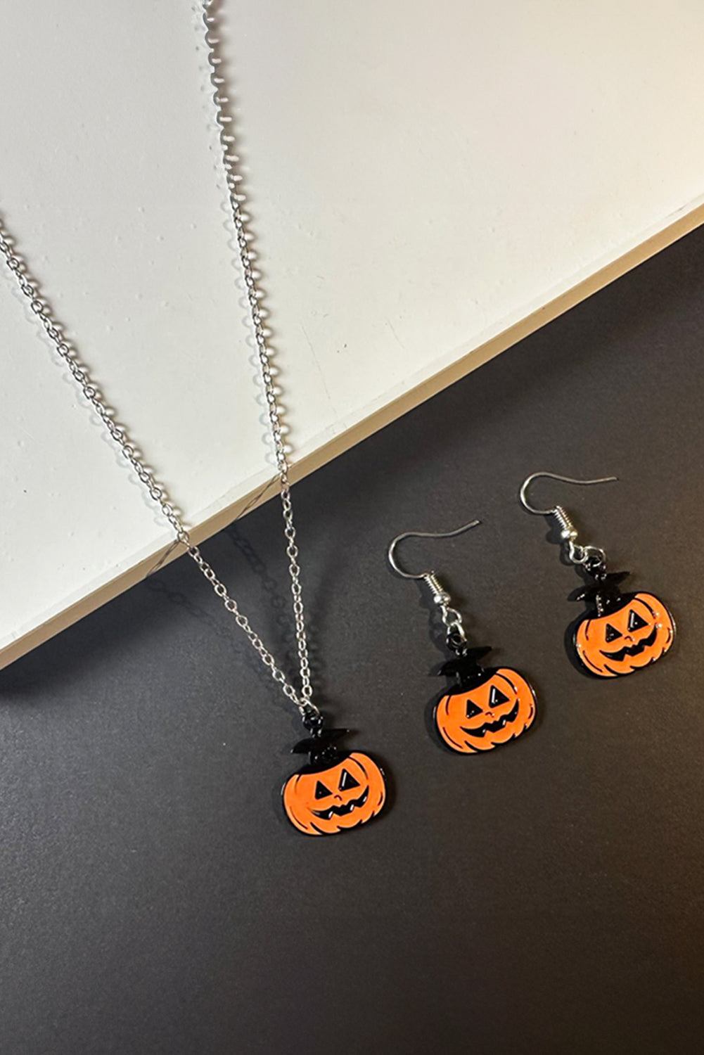 Ensemble de bijoux avec collier et boucles d'oreilles en forme de visage de citrouille pour Halloween