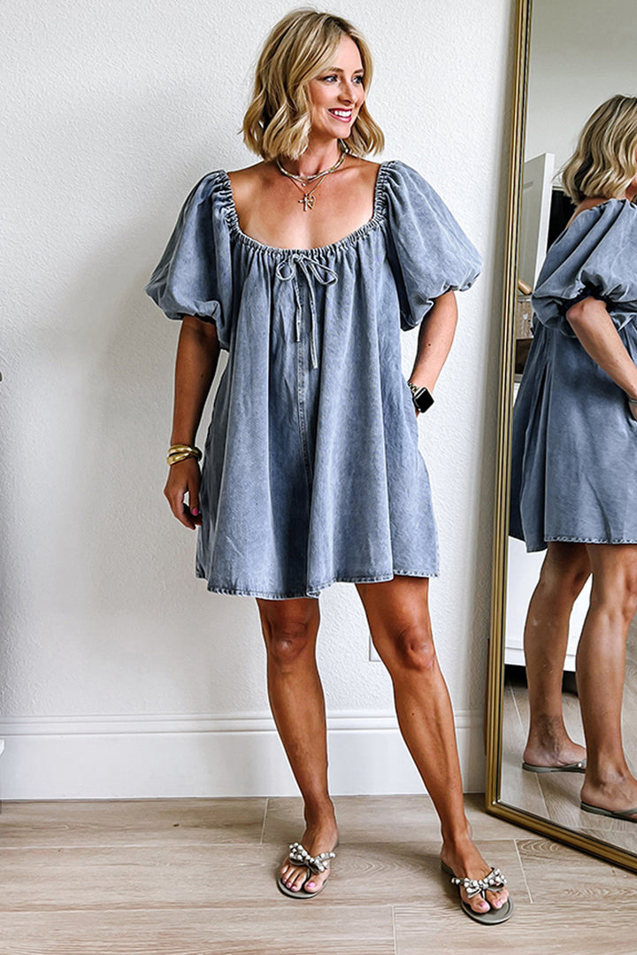 Robe babydoll en jean à manches bouffantes et col carré