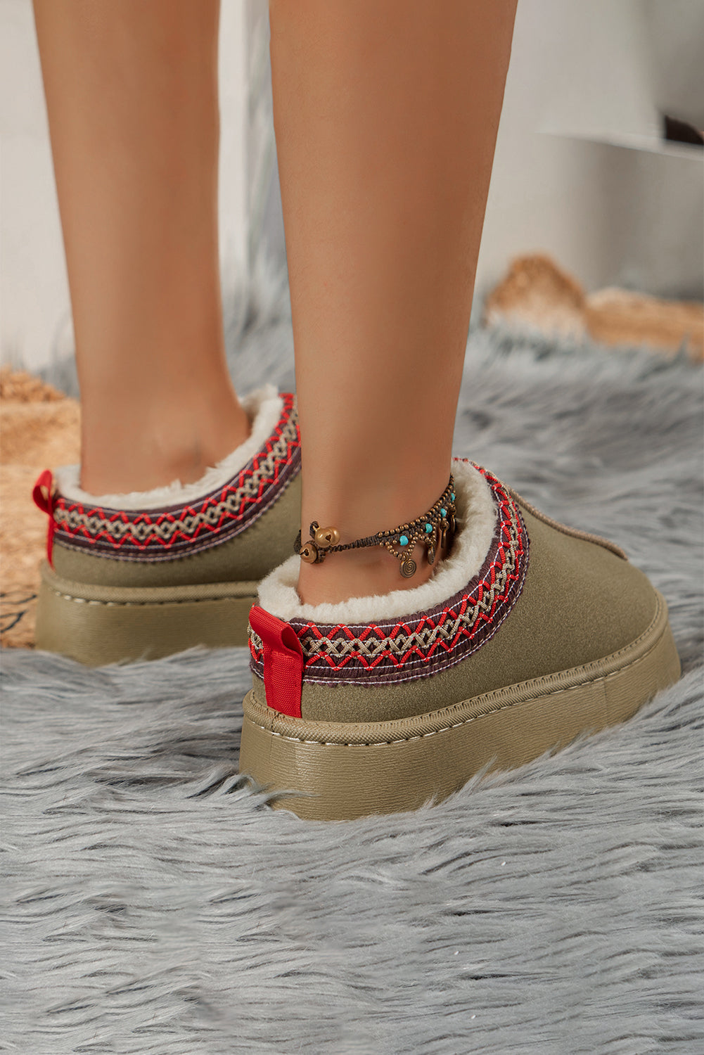 Schneestiefel aus Wildleder mit Kontrastmuster und Plüschfutter