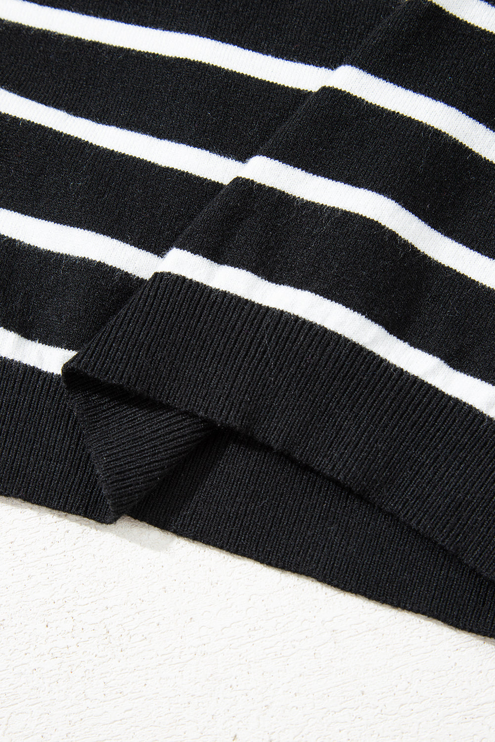 Ribbed Trim Round Neck Bubble Sleeve Knitted Top