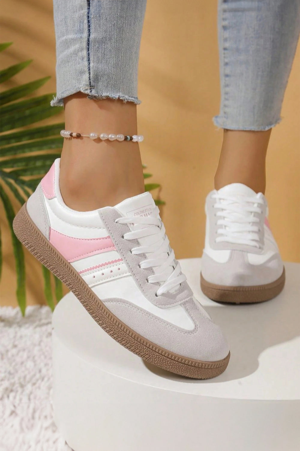 Fashionable Patchwork Lace Up Low Top Casual Flat Sneakers